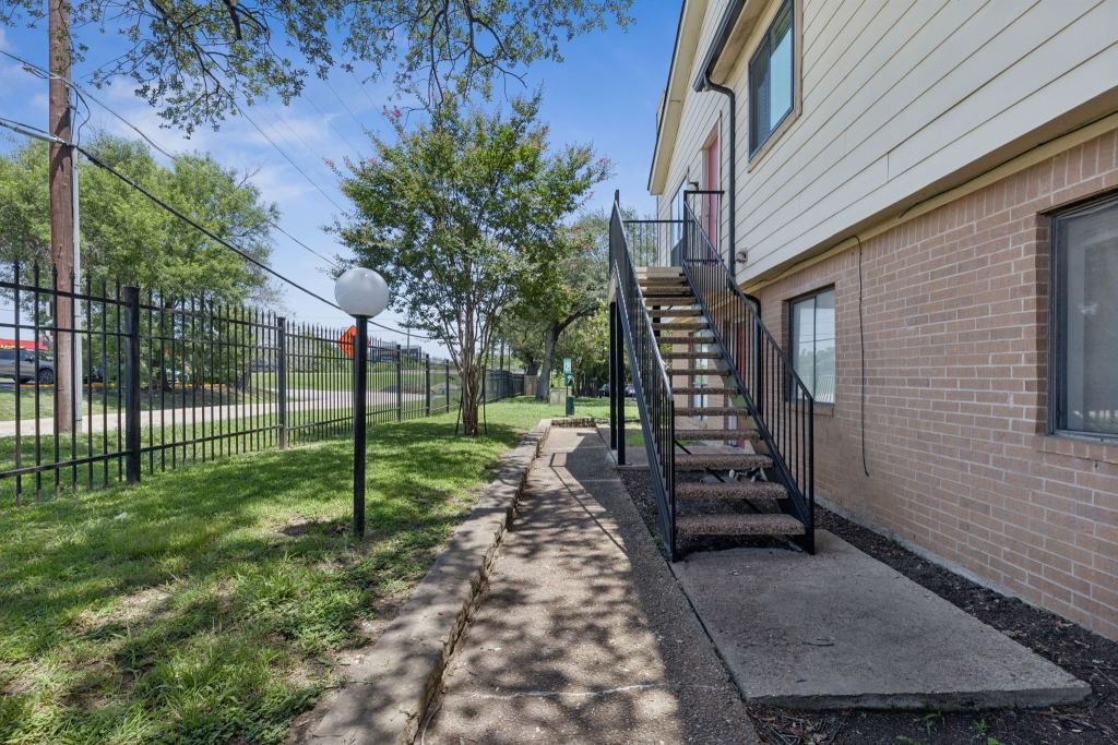 6646 E Lovers Lane 104, Dallas, TX 75214 — photo 1