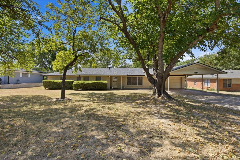 6121 Ten Mile Bridge Road, Fort Worth, TX 76135 — photo 1