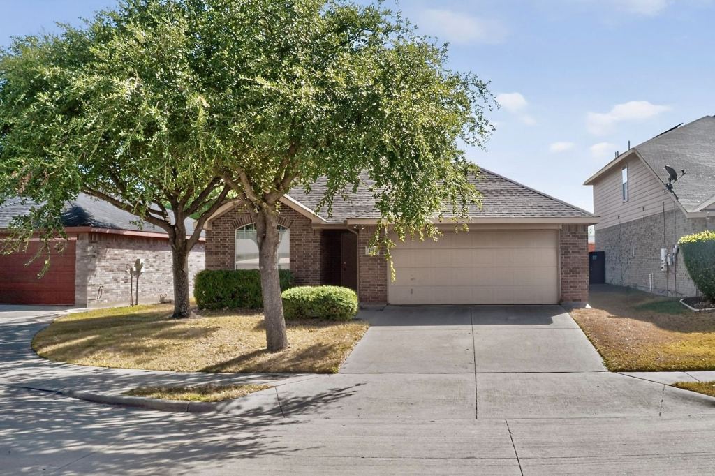 2954 Cowboy Drive, Dallas, TX 75237 — photo 1