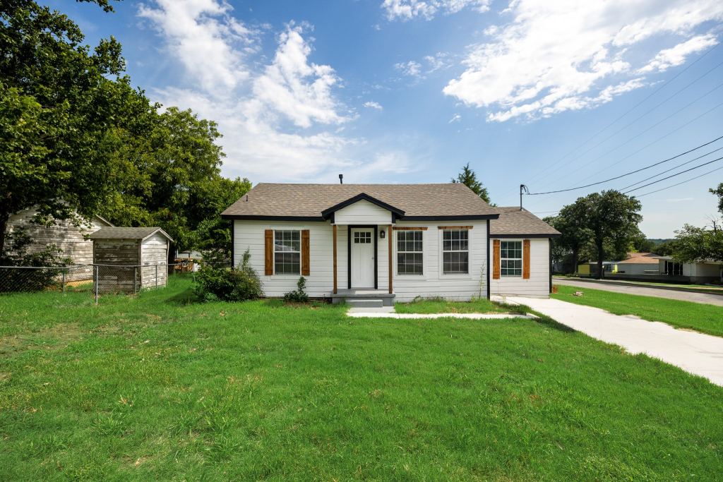 321 W 7th Street, Weatherford, TX 76086 — photo 1