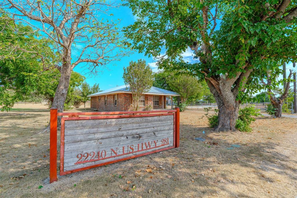 22240 N US Highway 281, Stephenville, TX 76401 — photo 1