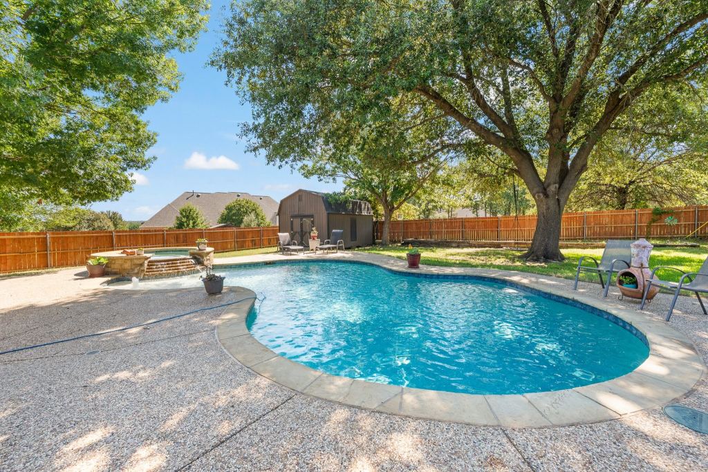7500 Parker Drive E, Burleson, TX 76028 — photo 1