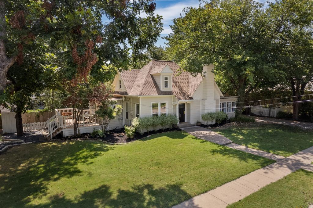 704 N College Street, McKinney, TX 75069 — photo 1