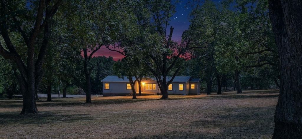 1210 E Texas Street, Denison, TX 75021 — photo 1