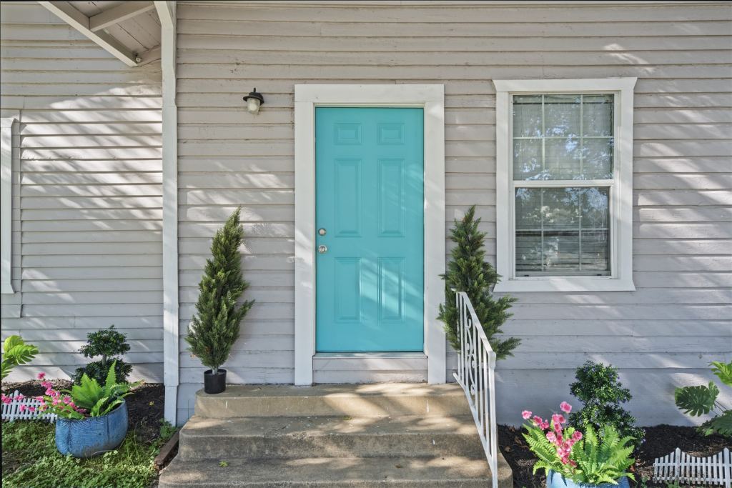 220 W Wardville Street, Cleburne, TX 76033 — photo 1