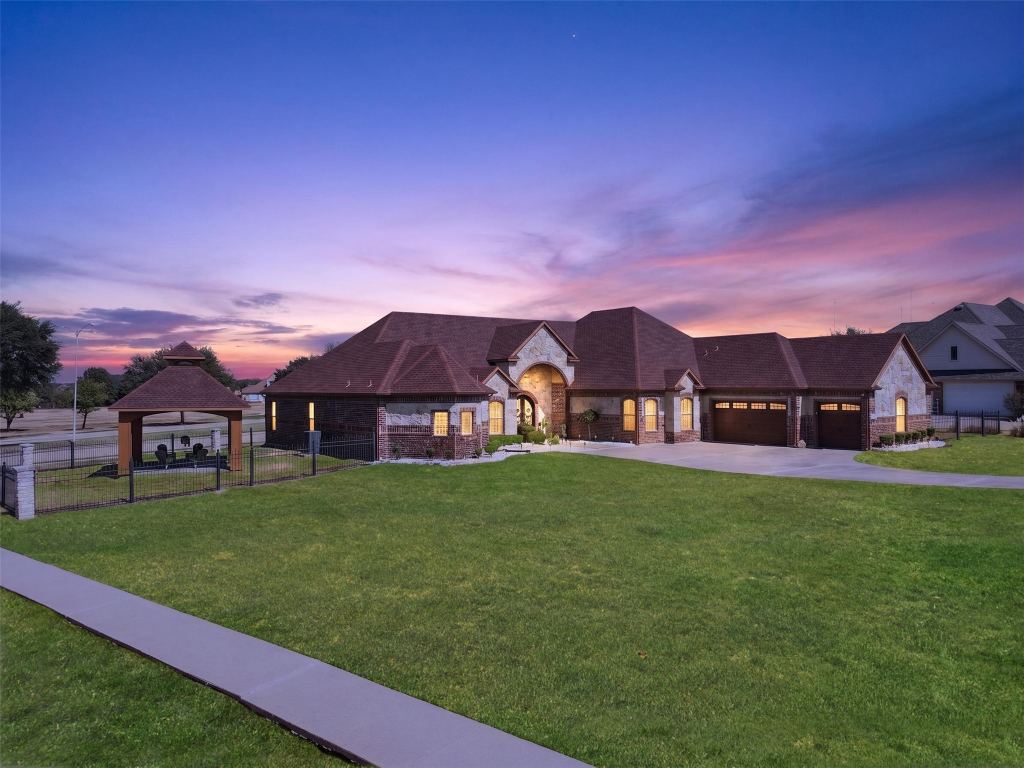 2521 Garrett Court