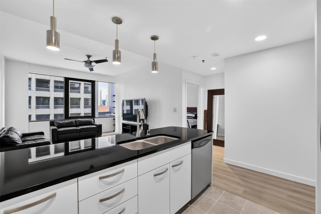 1200 Main Street 1708
