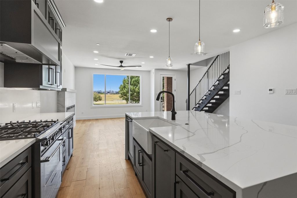 404 Vista Buena Trail, Fort Worth, TX 76111 — photo 1