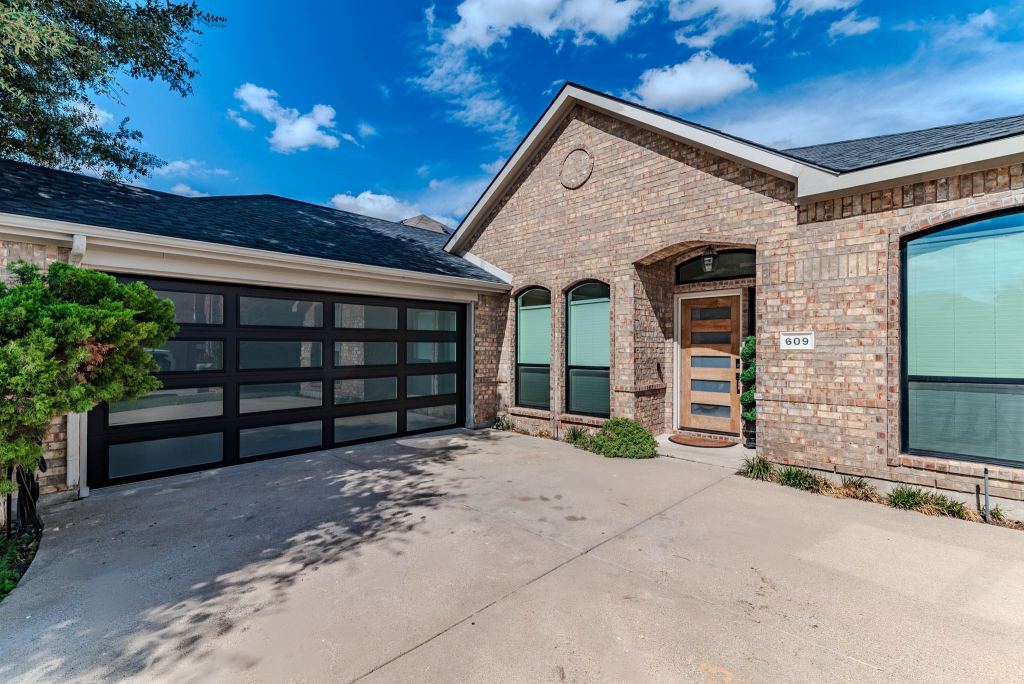 609 Bristlecone Drive, Arlington, TX 76018 — photo 1