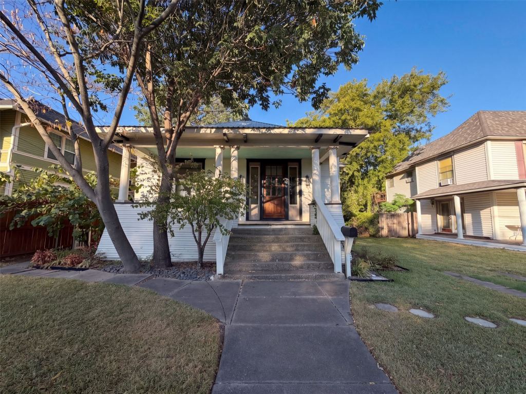 712 S Crockett Street, Sherman, TX 75090 — photo 1