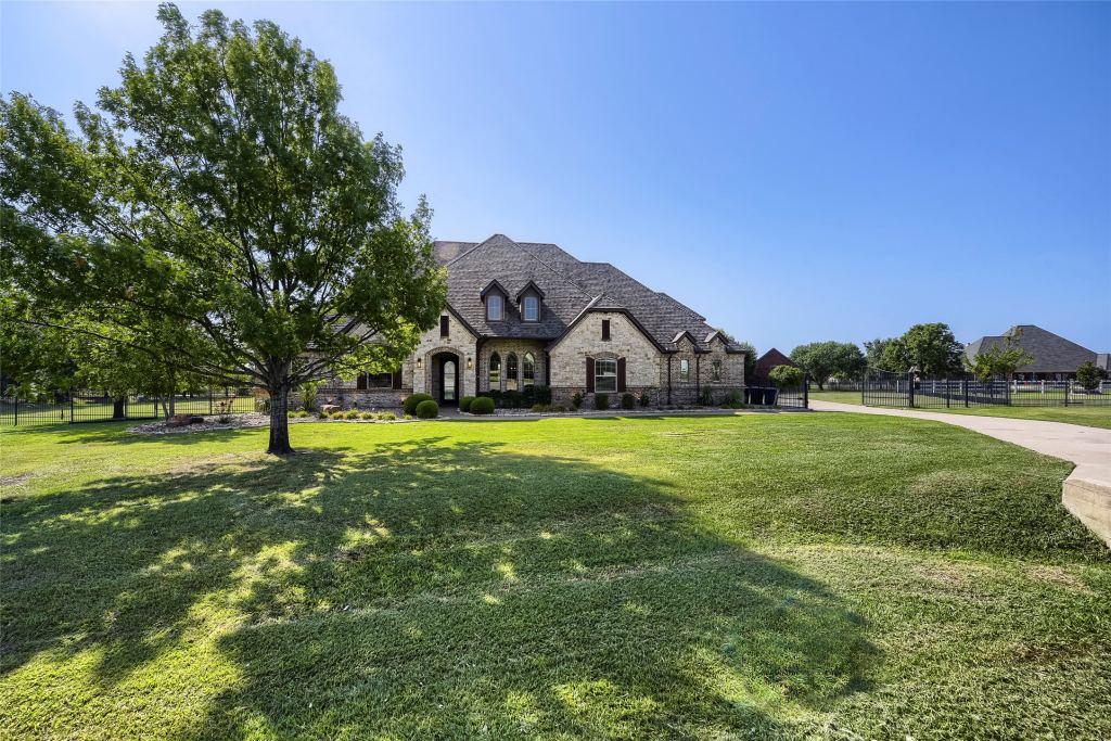 1501 Willow Tree Drive, Fort Worth, TX 76052 — photo 1