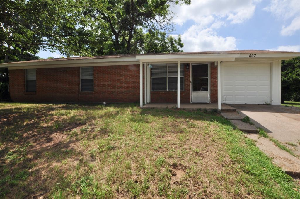 507 N Merrimac Street, Weatherford, TX 76086 — photo 1