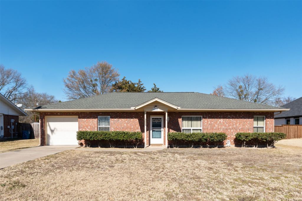 924 Guam Street, Tool, TX 75143 — photo 1