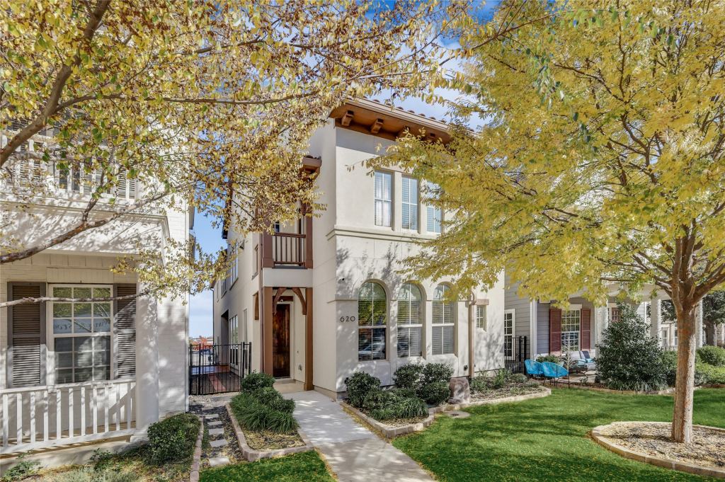 620 Surrey Lane, Flower Mound, TX 75022 — photo 1