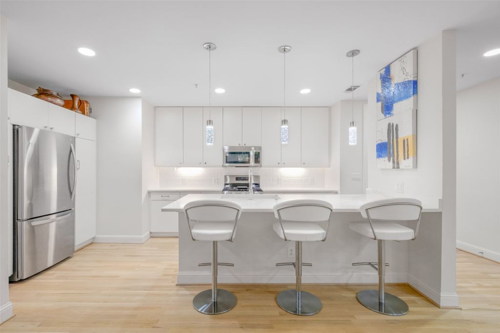 5055 Addison Circle 209