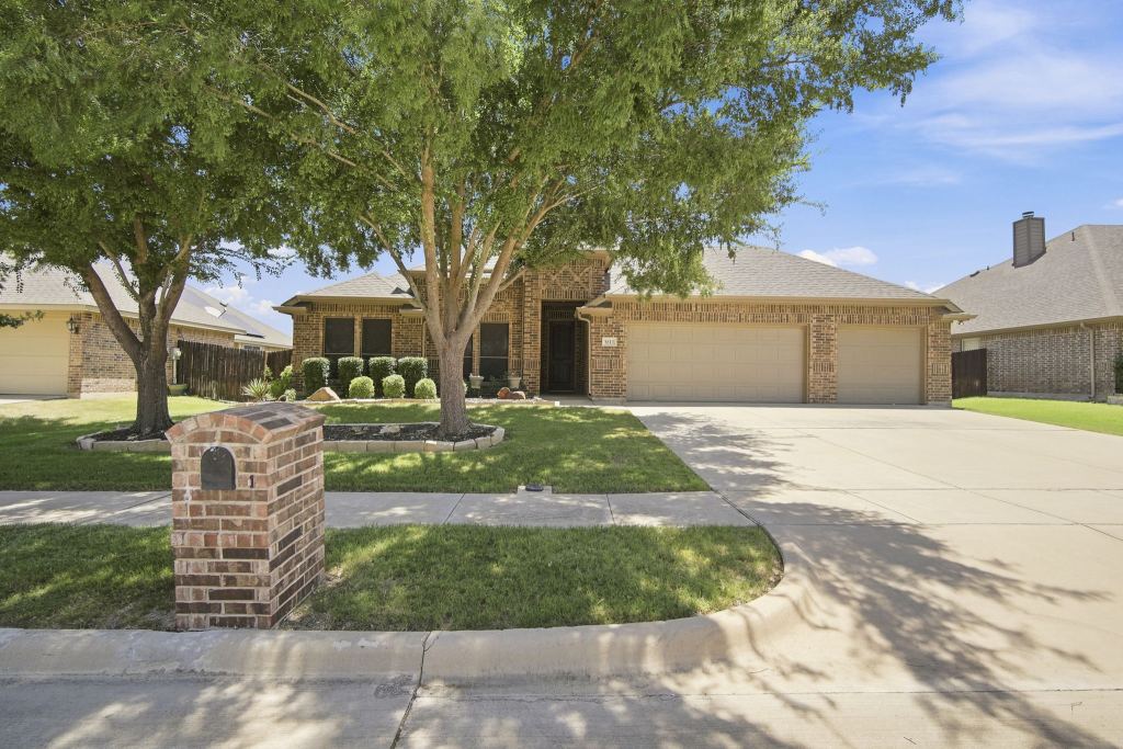 5610 Paradise Drive, Midlothian, TX 76065 — photo 1