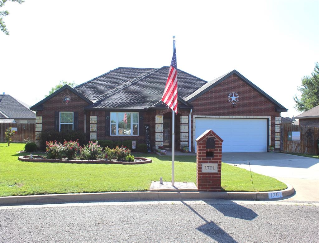1701 Antelope Trail, Stephenville, TX 76401 — photo 1