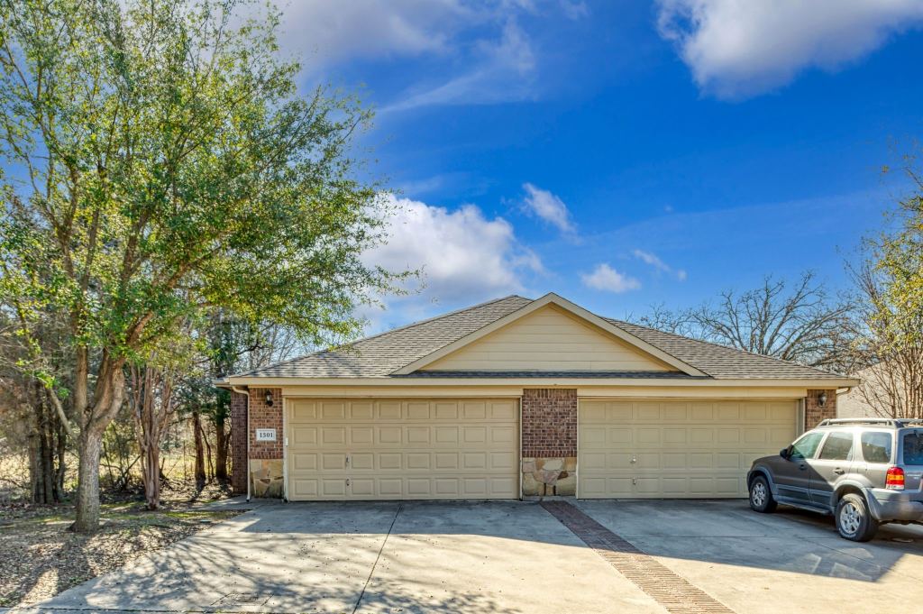 1301 Ravenwood Drive 1301, Mansfield, TX 76063 — photo 1