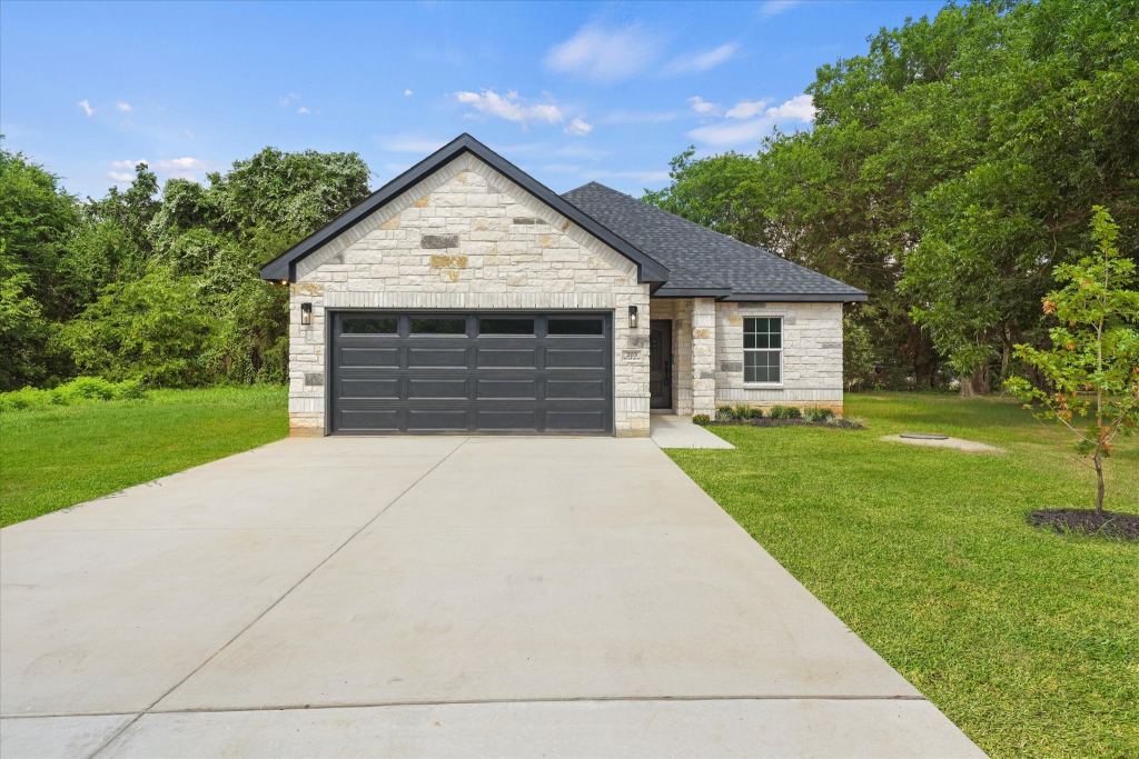 203 Kalura Way, Tool, TX 75143 — photo 1