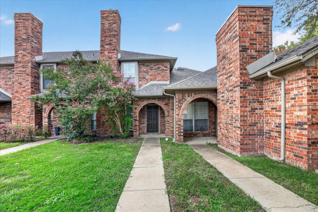 802 Custer Street, Arlington, TX 76014 — photo 1