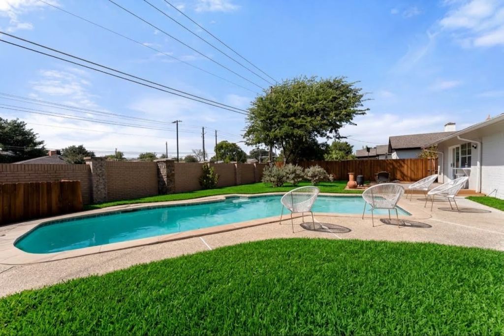 1714 Baylor Drive S