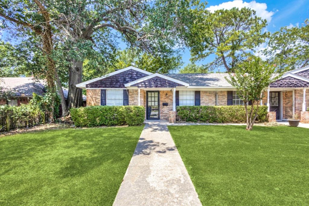 524 N Woods Drive, Sherman, TX 75092 — photo 1