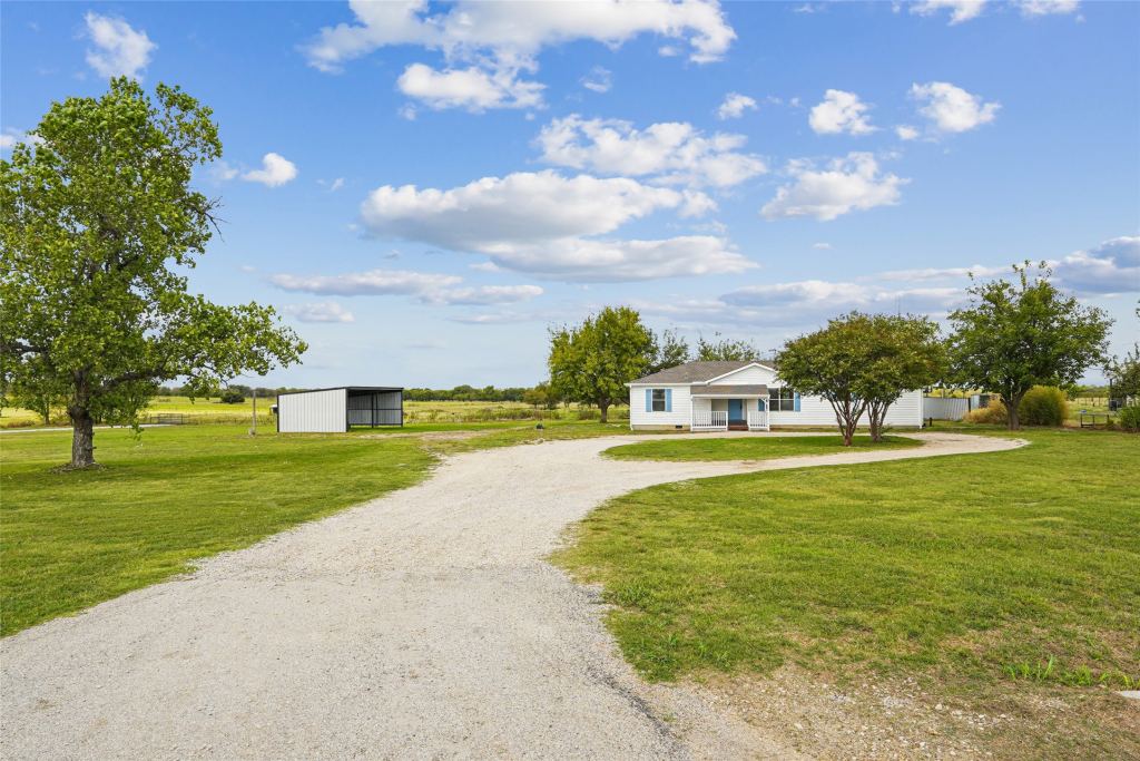 13384 Pruett Road, Krum, TX 76249 — photo 1