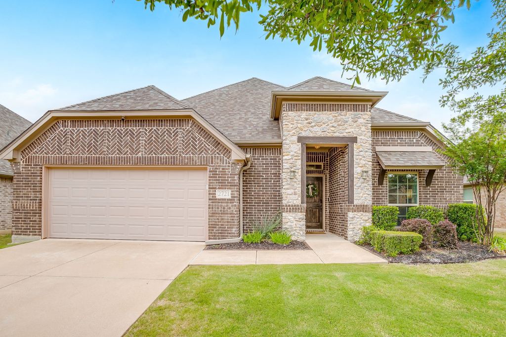 2721 Buffalo Run, Burleson, TX 76028 — photo 1