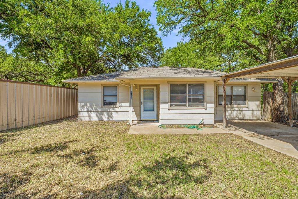 702 S Jackson Street, Stephenville, TX 76401 — photo 1