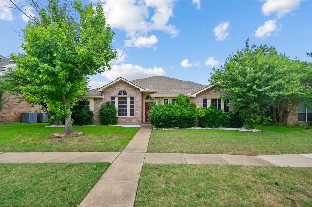 2726 Crosslands Drive, Garland, TX 75040 — photo 1