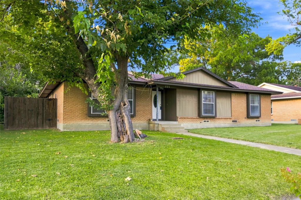 111 W Kenwood Drive, Garland, TX 75041 — photo 1