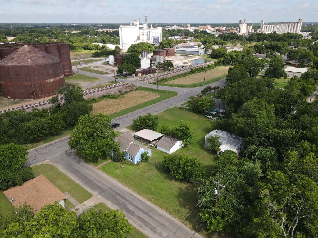 603 E Thomas Street, Sherman, TX 75090 — photo 1