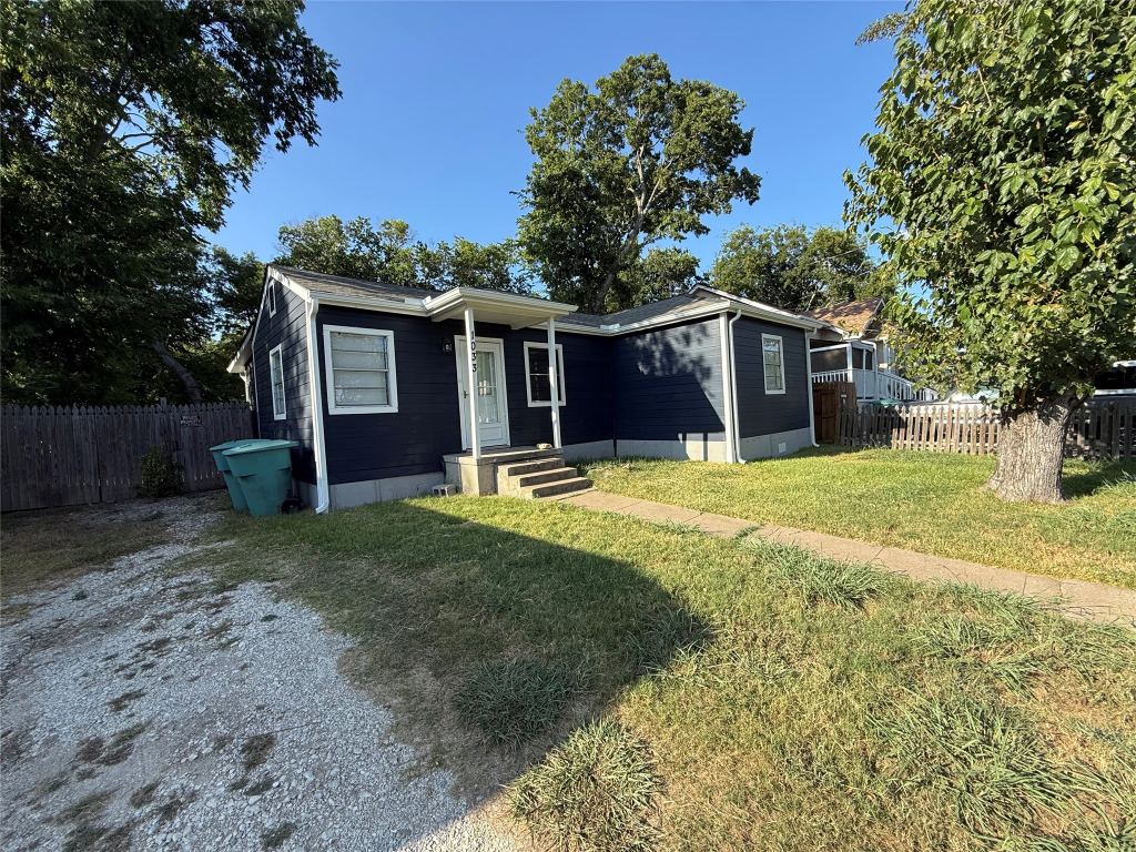 1033 S Hub Street, Sherman, TX 75090 — photo 1