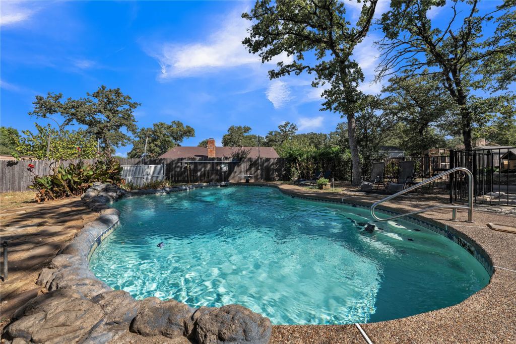 5511 Marshfield Court, Arlington, TX 76016 — photo 1