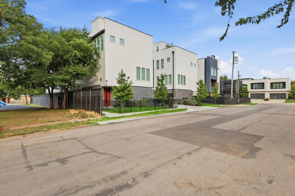 2015 California Drive 104, Dallas, TX 75204 — photo 1