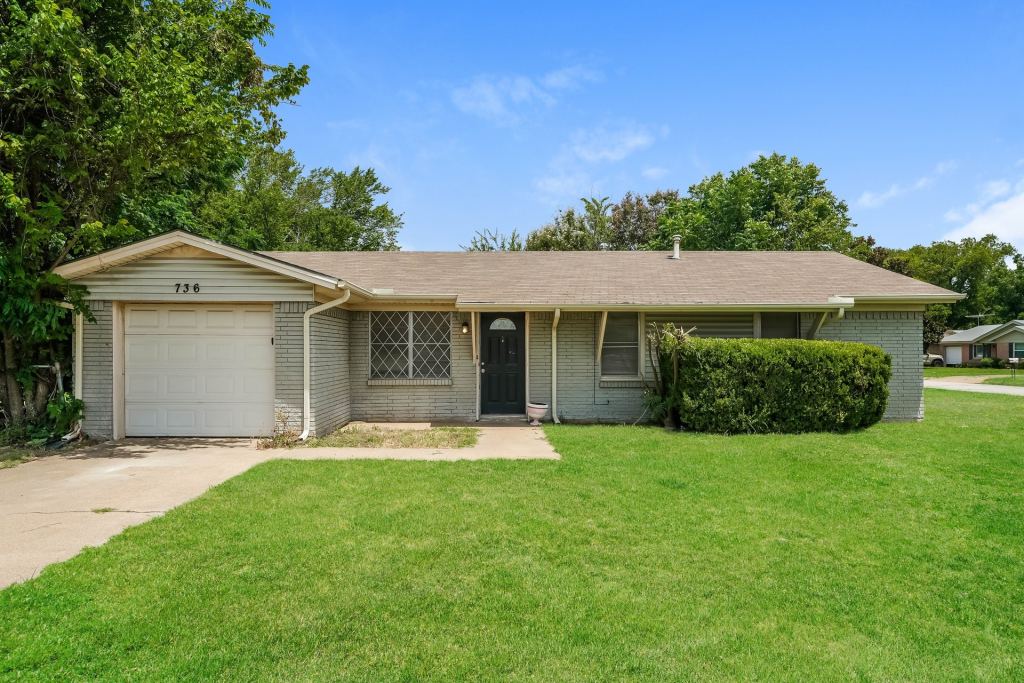736 Treadwell Drive, Hurst, TX 76053 — photo 1