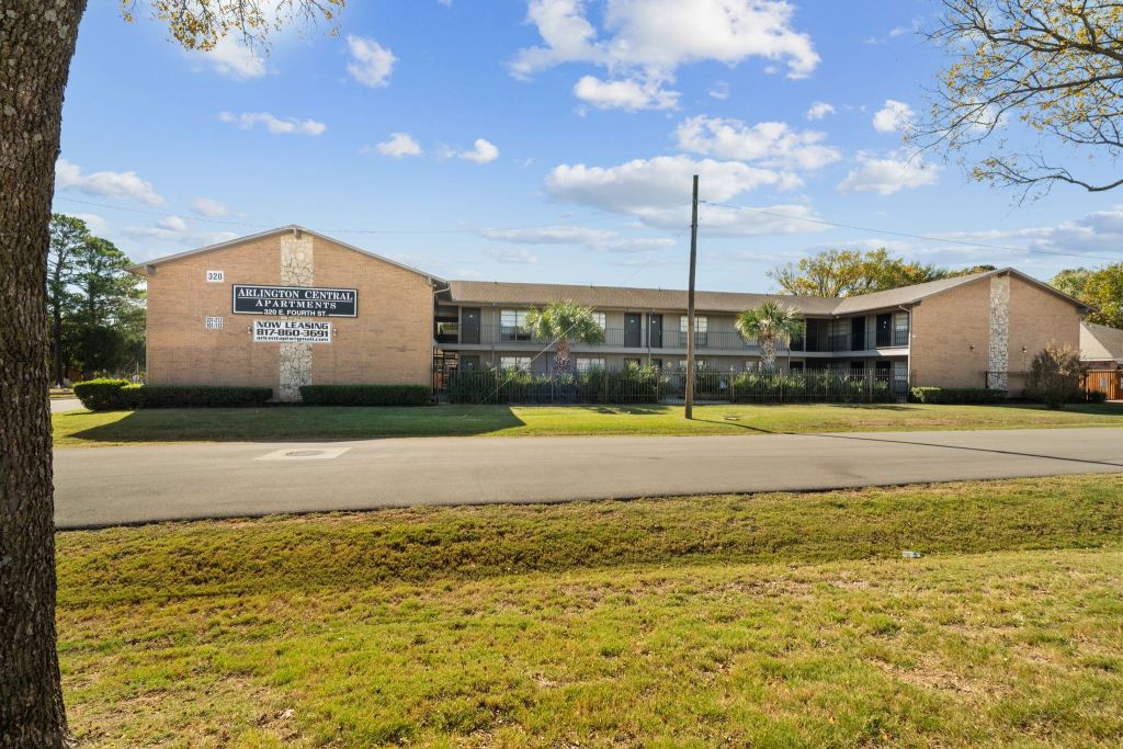 320 E 4th Street 208, Arlington, TX 76010 — photo 1