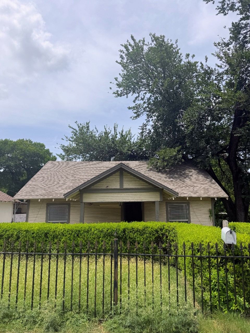 1007 W Clarendon Drive, Dallas, TX 75208 — photo 1