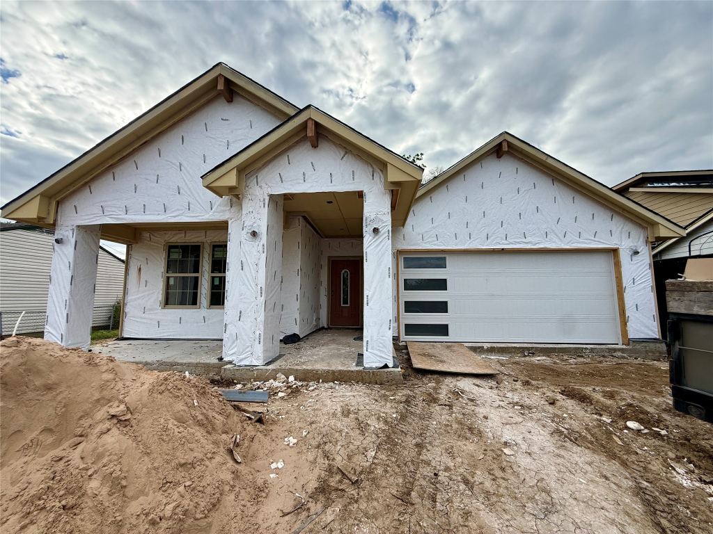 427 32nd Street, Grand Prairie, TX 75050 — photo 1
