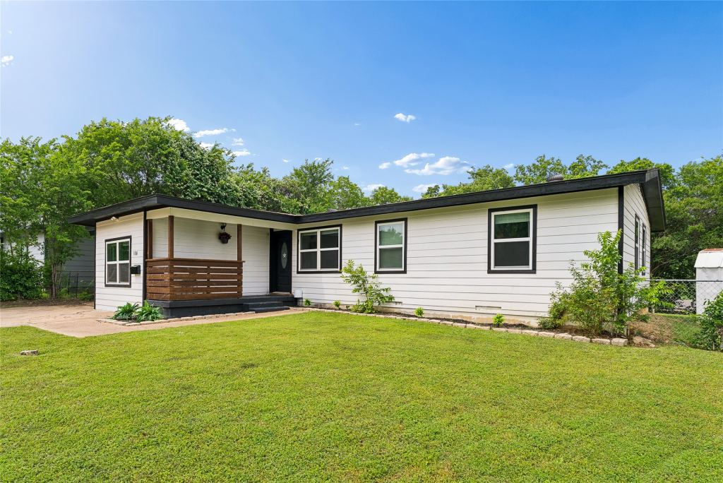 1106 E Strong Parkway, Grand Prairie, TX 75050 — photo 1