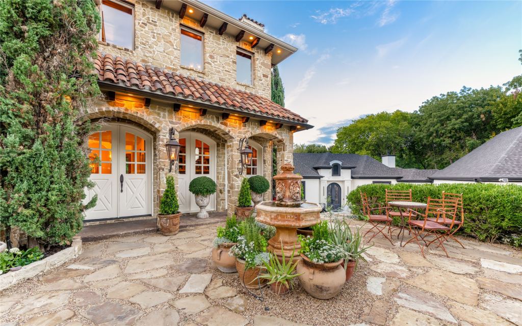 306 Shamrock Circle