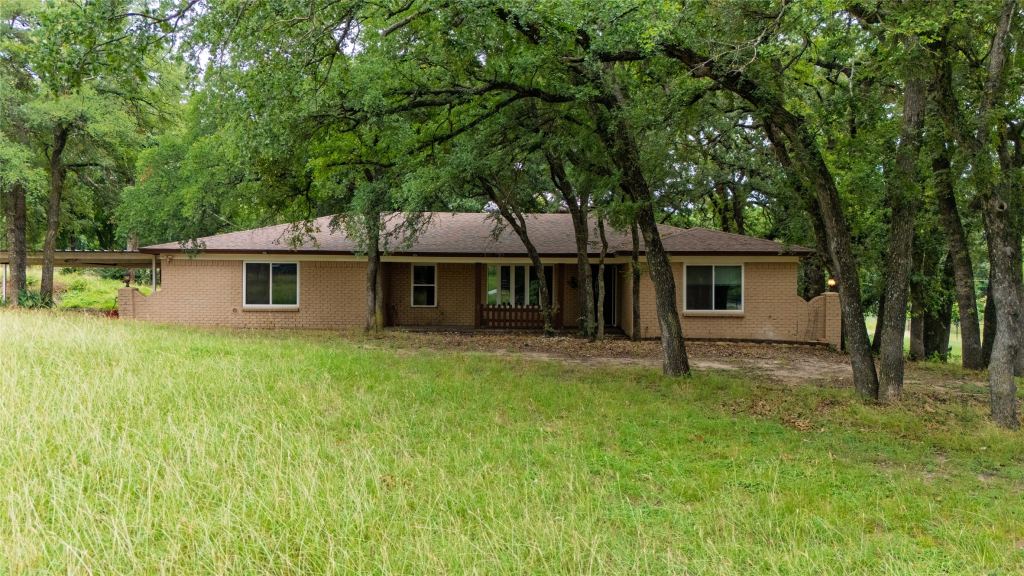 1517 Oakridge Court W, Azle, TX 76020 — photo 1