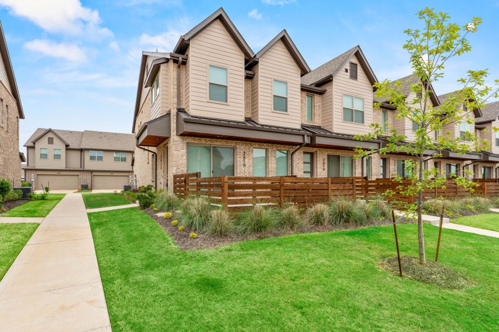 2616 La Cala Drive, Grand Prairie, TX 75054 — photo 1