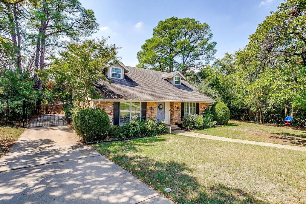 1412 Ridgecrest Circle, Denton, TX 76205 — photo 1