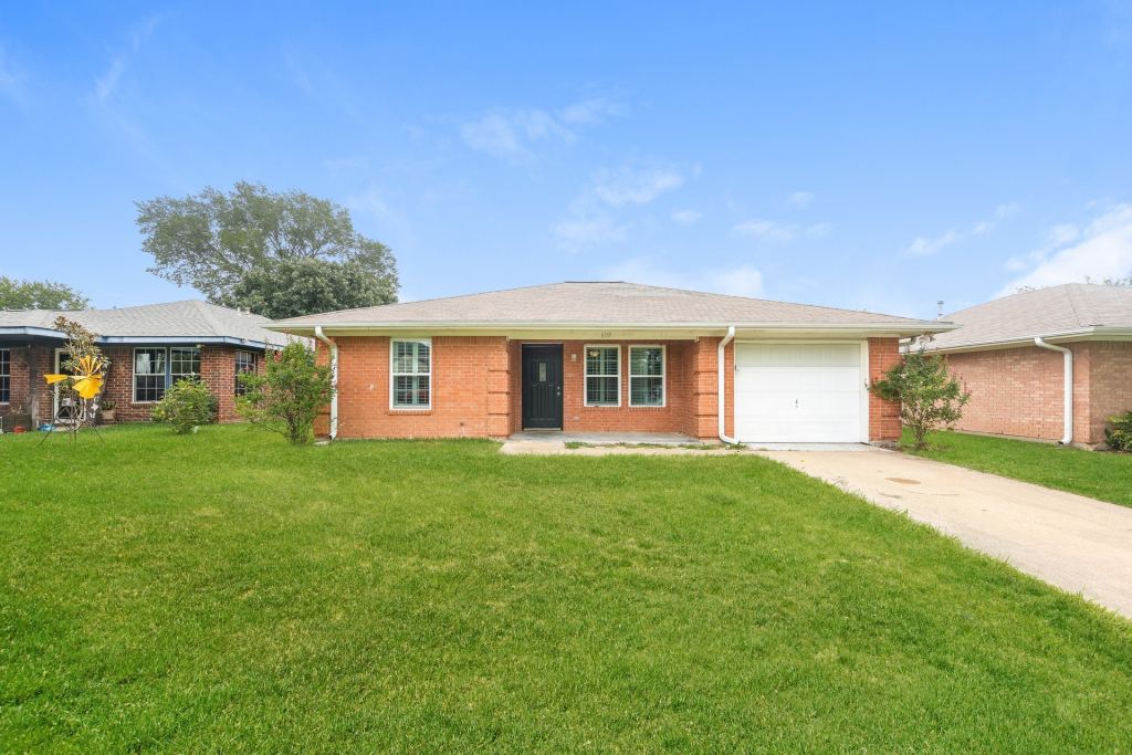 609 E Buffalo Street, Forney, TX 75126 — photo 1