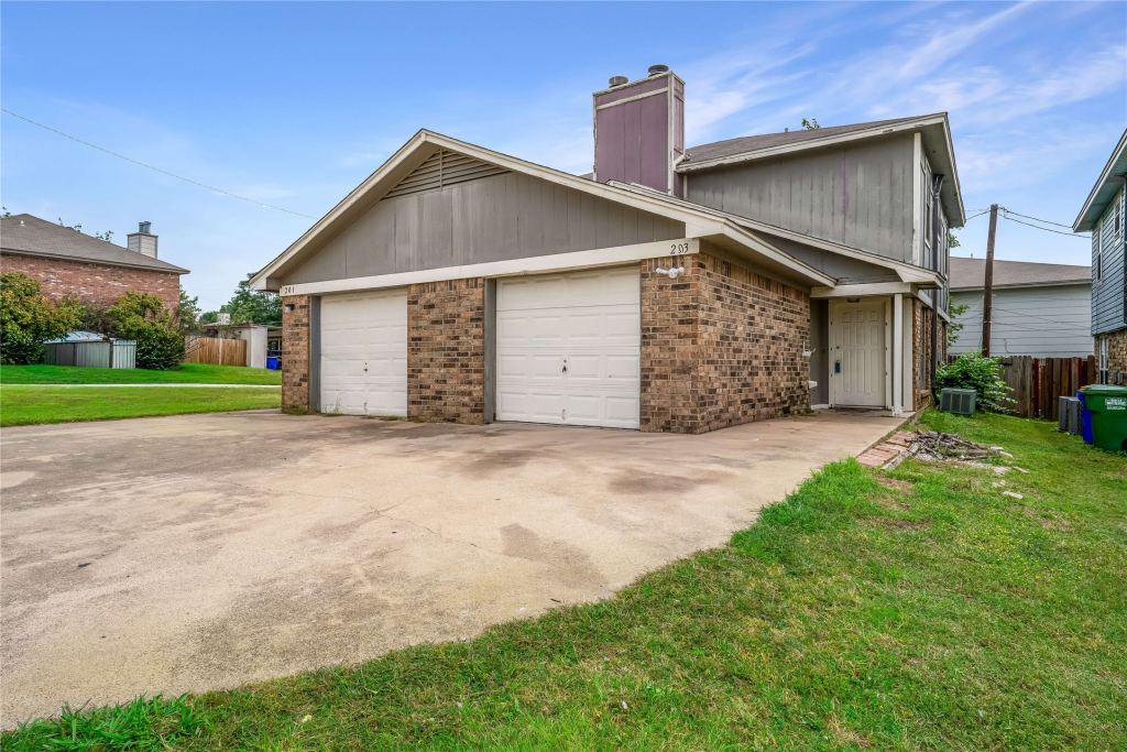 203 S Las Vegas Trail, White Settlement, TX 76108 — photo 1