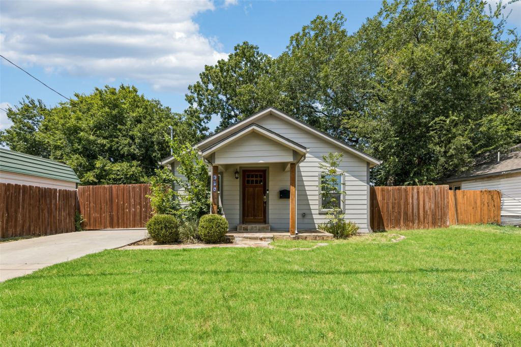 605 E Graham Street, McKinney, TX 75069 — photo 1