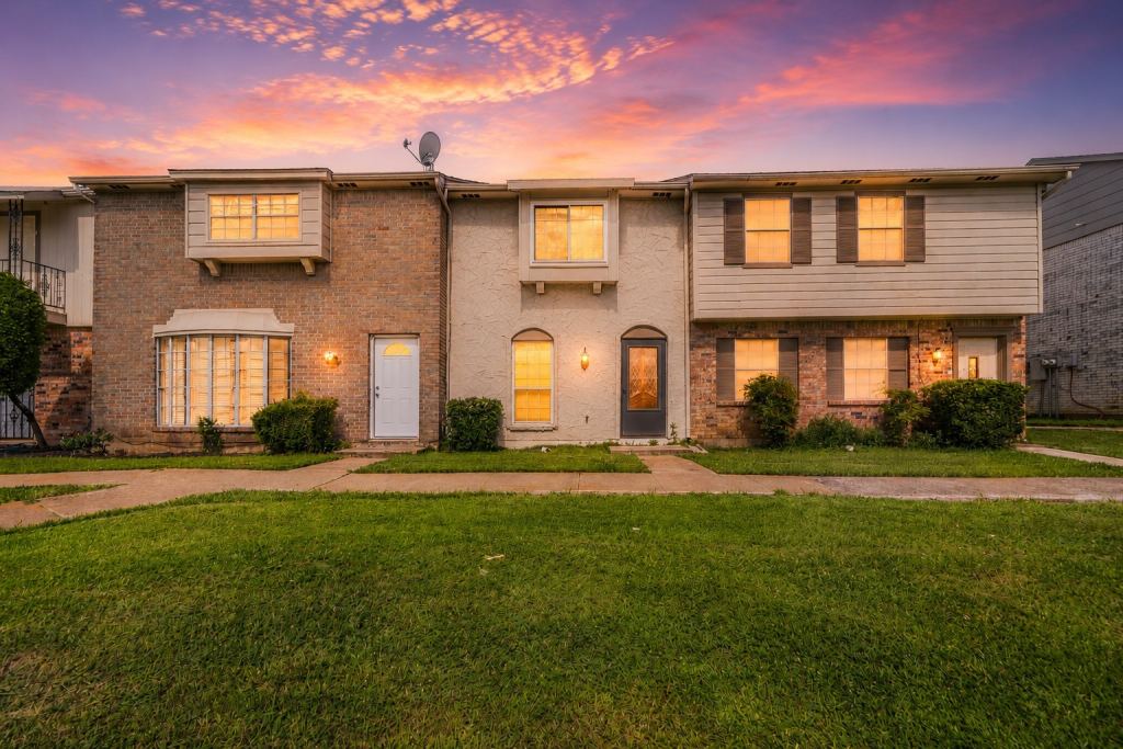 36 W Creek Lane, Grand Prairie, TX 75052 — photo 1