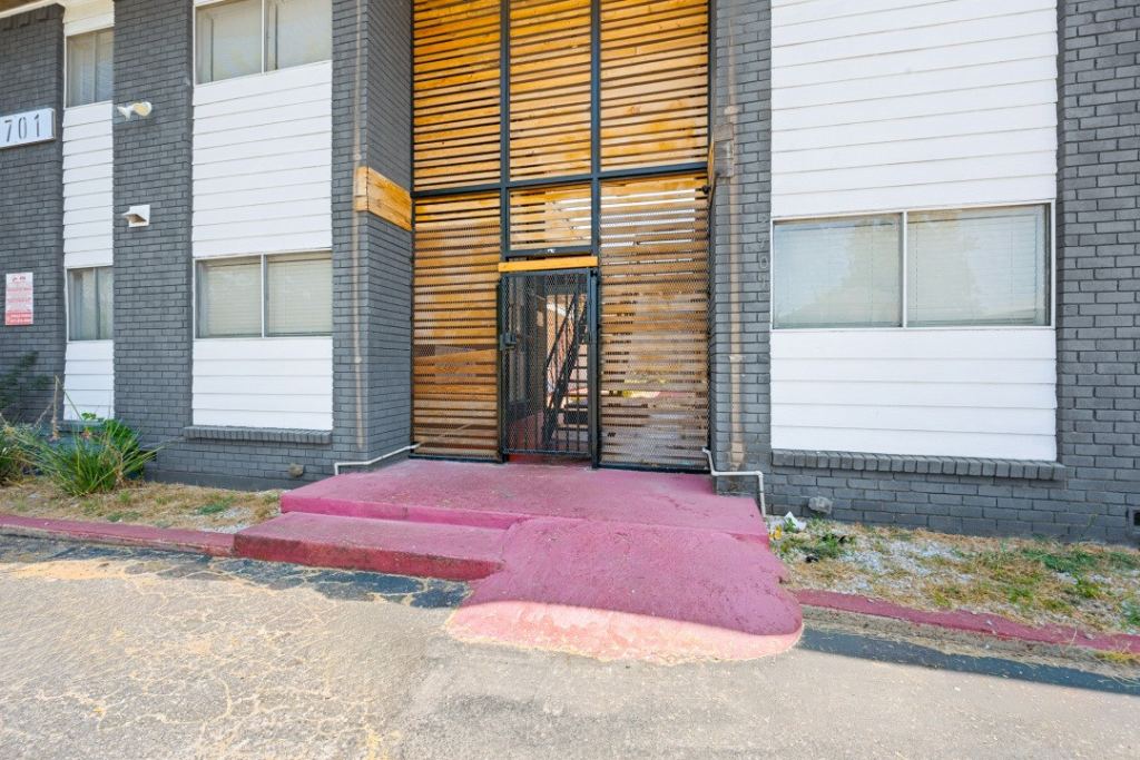 2701 Hemphill Street 204, Fort Worth, TX 76110 — photo 1