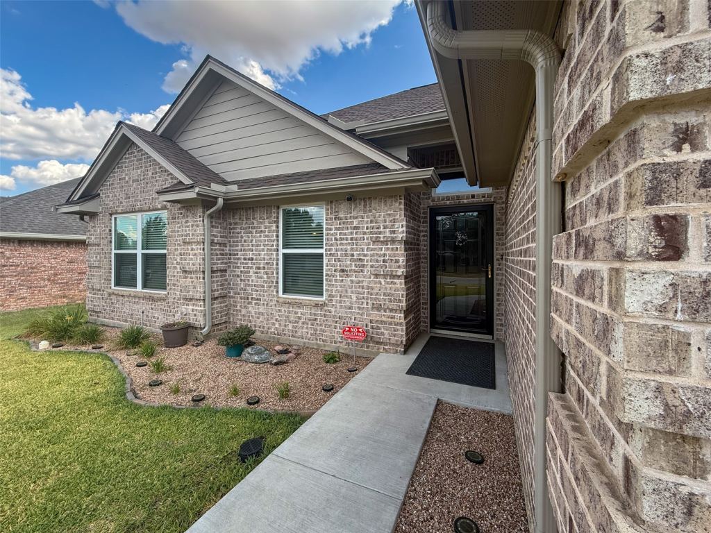 219 Quail Run, Aubrey, TX 76227 — photo 1